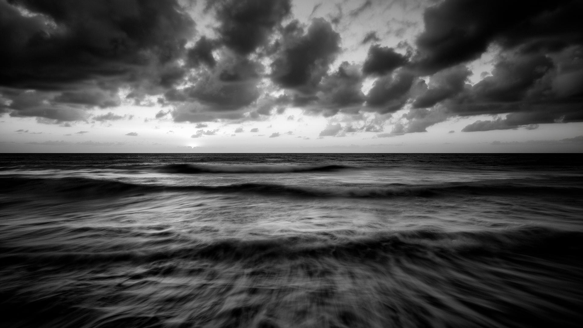 Oceano ao amanhecer